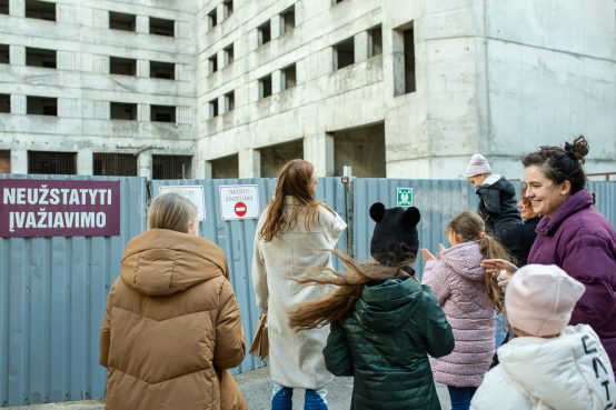 Marija Nemčenko ir „Herojaus“ mokyklos mokiniai_Gintarė Žaltauskaitė